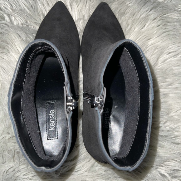 Shoes - Picture 7 of 9